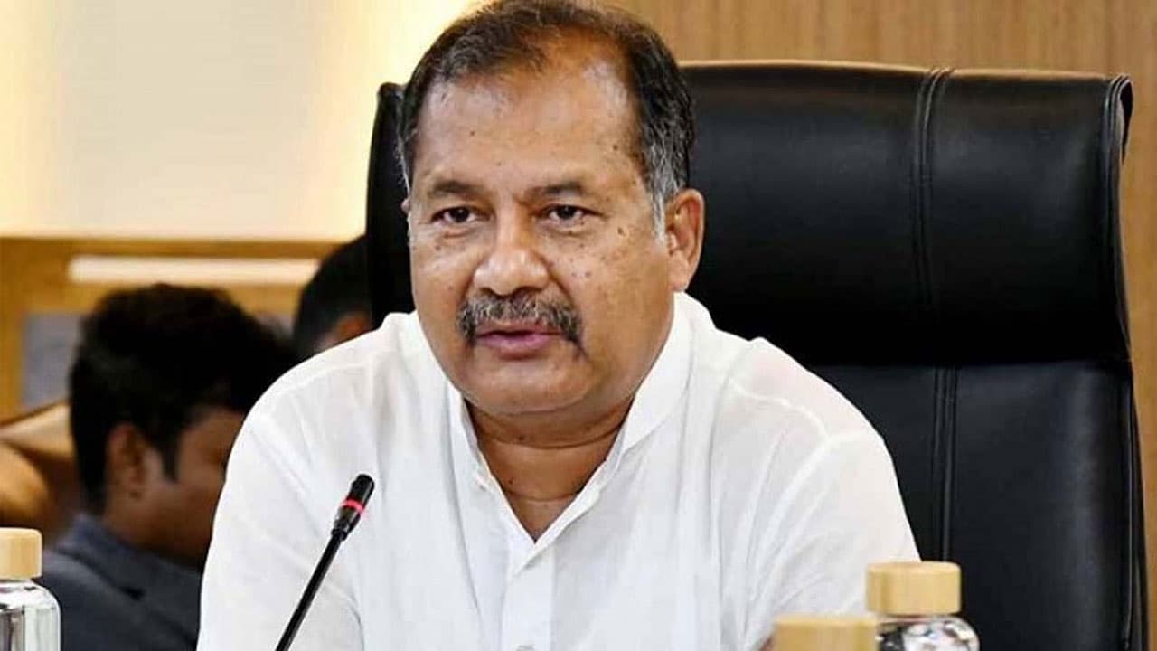 সাংবাদিকের কাজ তথ্য দেওয়া, অ্যাক্টিভিস্ট হওয়া নয়: তথ্যমন্ত্রী