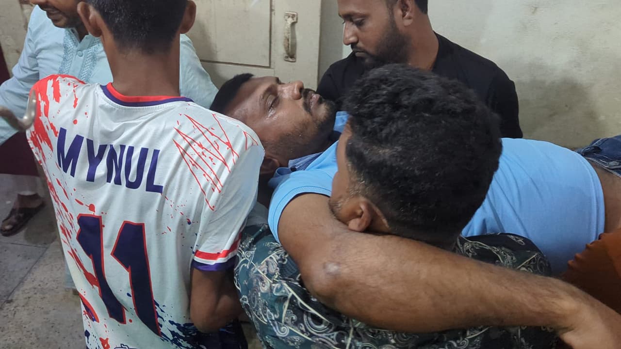 সংবাদ প্রকাশের জেরে কুয়াকাটায় সাংবাদিককে হাতুড়ি পেটার অভিযোগ