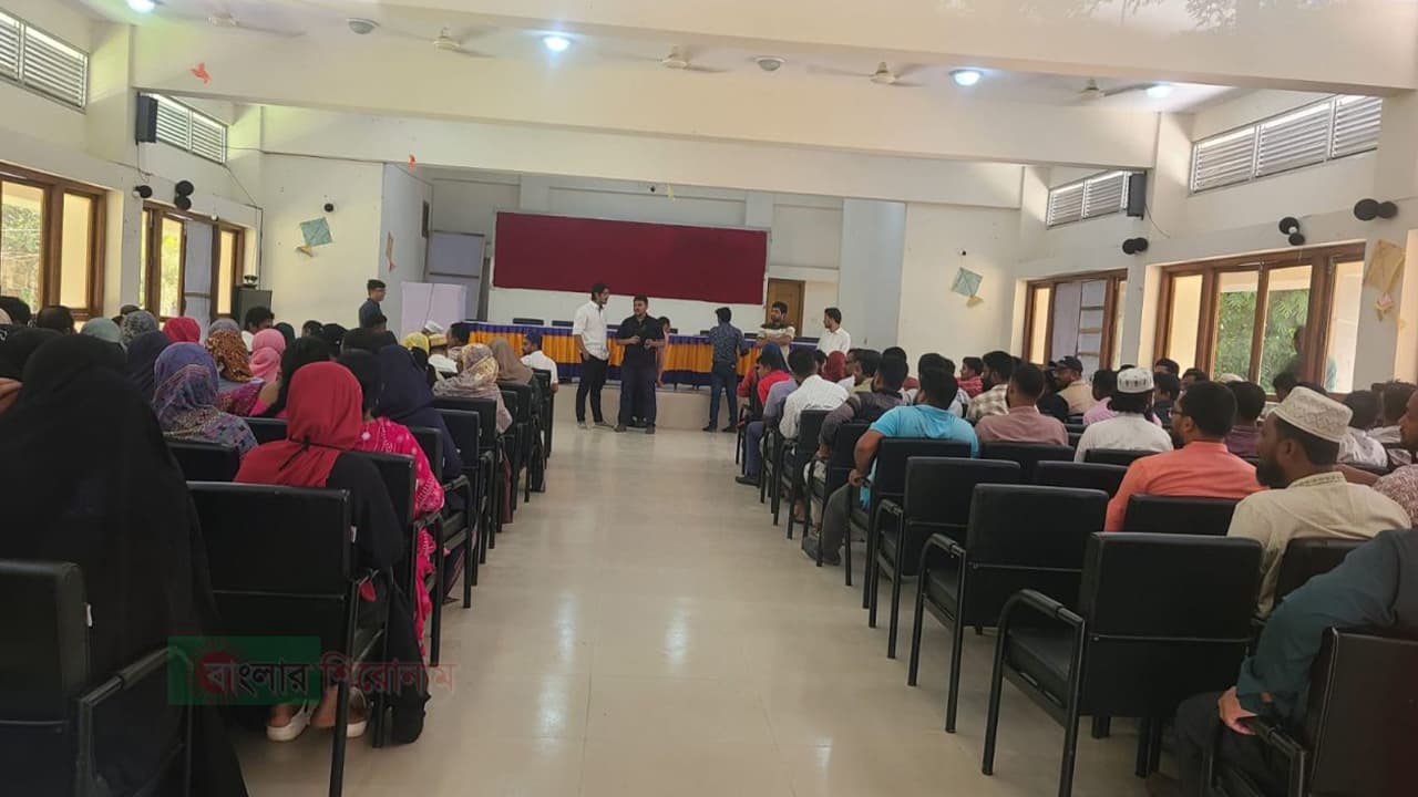 বাউফলে নিয়োগ পরীক্ষার হলে সাবেক এমপিপুত্রের উপস্থিতি নিয়ে বিতর্ক