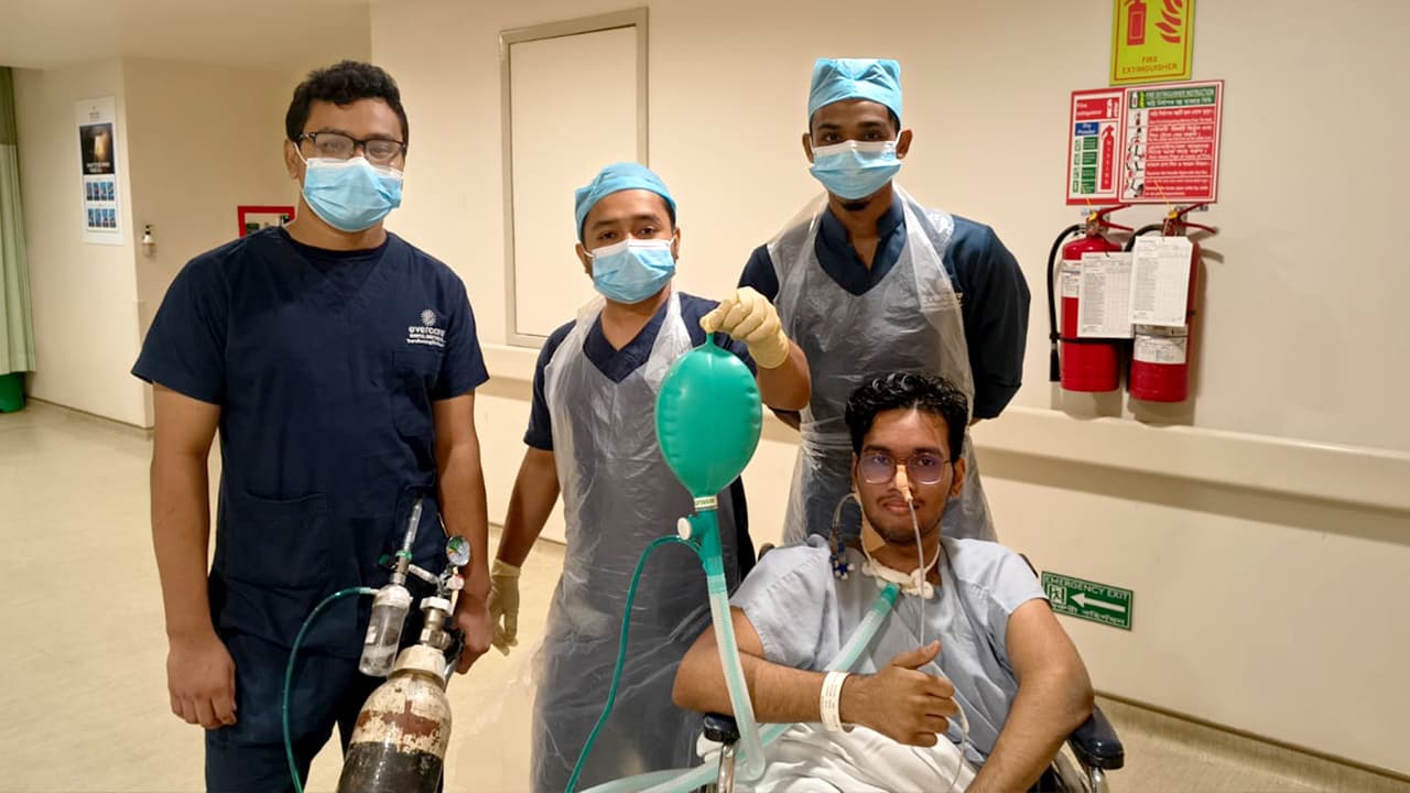 হাল ছেড়ে দেন সিঙ্গাপুরের চিকিৎসকেরা, দেশের চিকিৎসায় সুস্থ এহসানুল