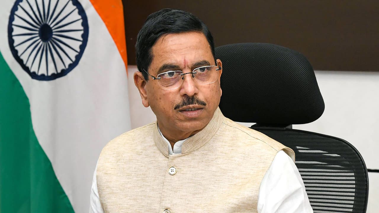 ভারতের নতুন শিক্ষামন্ত্রী প্রহ্লাদ জোশী