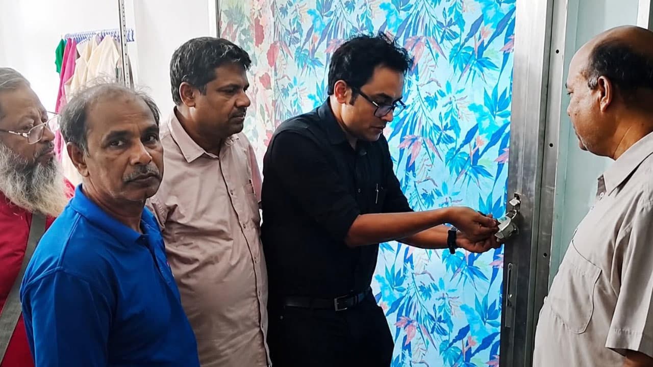 নবম শ্রেণি পাস কর্মচারীর হাতে প্রসূতির সেলাই, ক্লিনিক সিলগালা