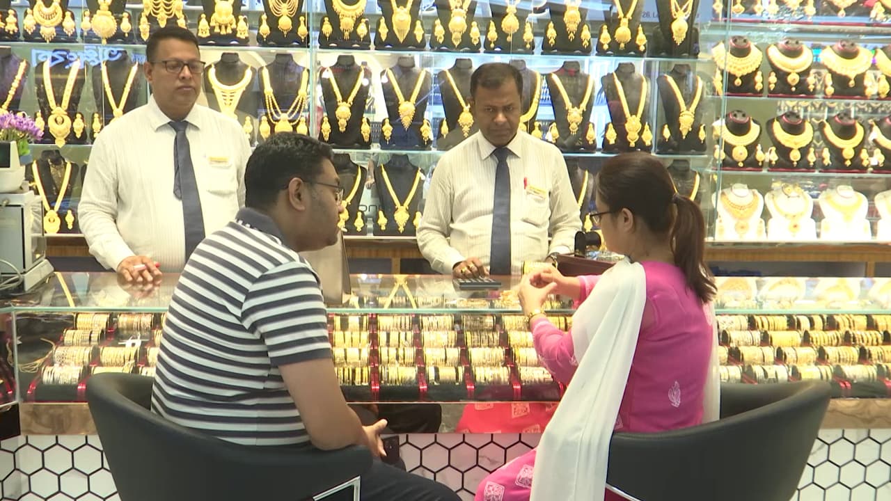 দেশের বাজারে আজ কত টাকায় বিক্রি হচ্ছে স্বর্ণ