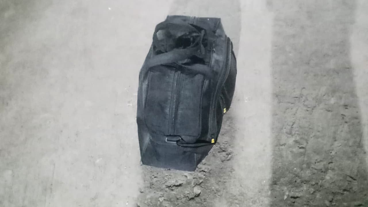 সোনারগাঁয়ে তালাবদ্ধ ব্যাগ ঘিরে বোমা আতঙ্ক, মিলল কাপড়চোপড়