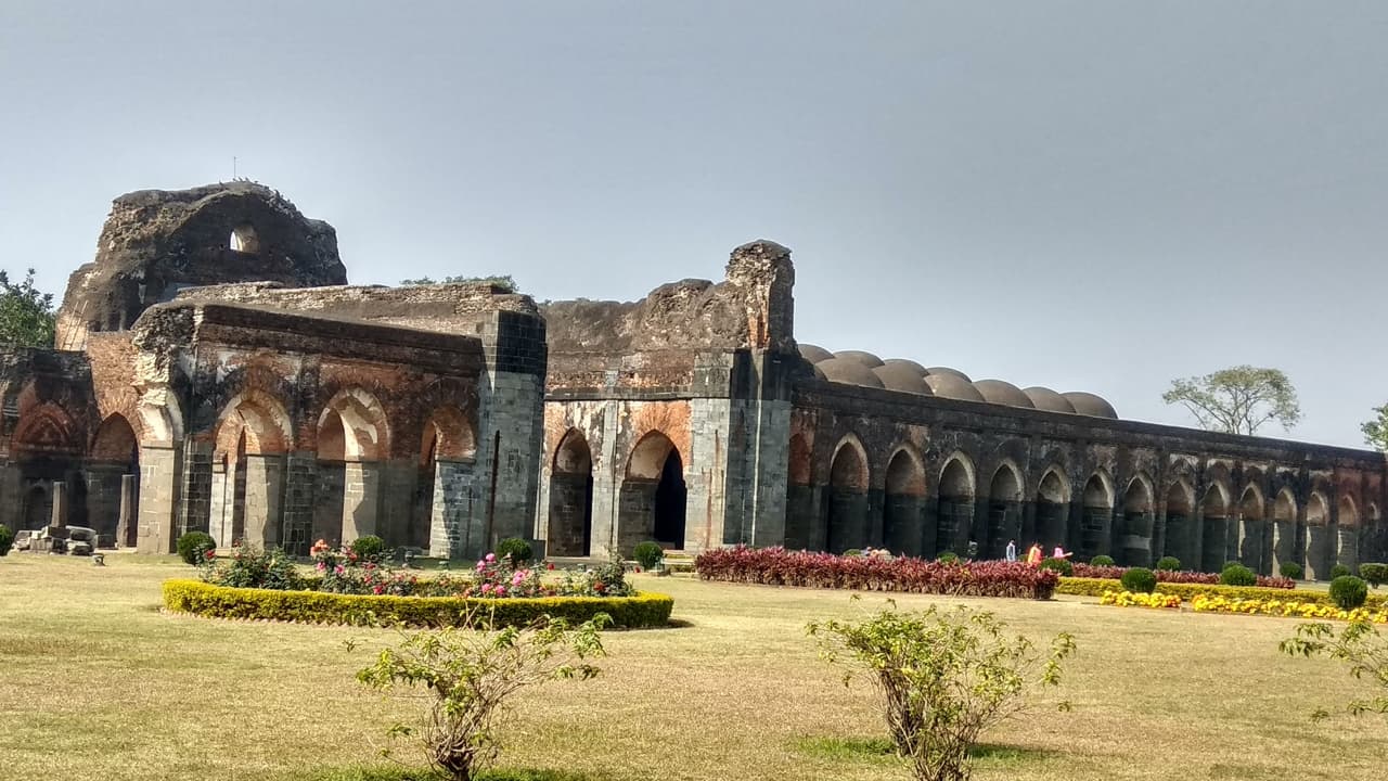 ৬৫৩ বছরের ঐতিহাসিক মসজিদকে ‘মন্দির’ দাবি বিজেপির, স্থাপন হচ্ছে শিবলিঙ্গ