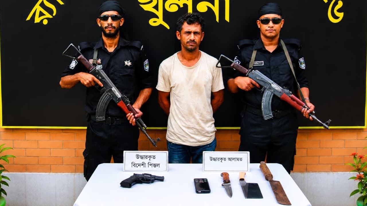 রায়ের মহলে বিদেশি পিস্তলসহ ‘টাইগার’ গ্রুপের সদস্য গ্রেপ্তার