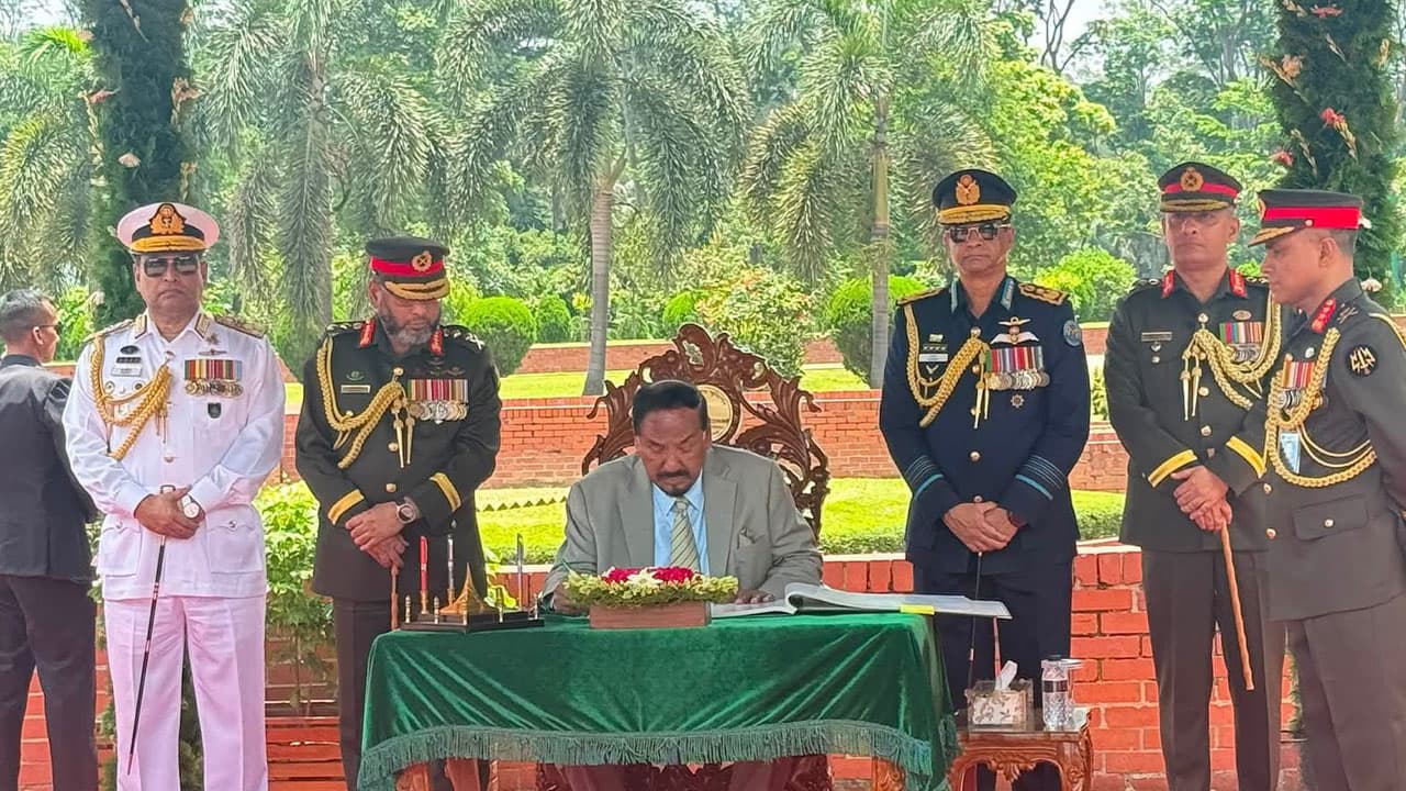 স্মৃতিসৌধের পরিদর্শন বইয়ে কী লিখেছেন ভারপ্রাপ্ত রাষ্ট্রপতি