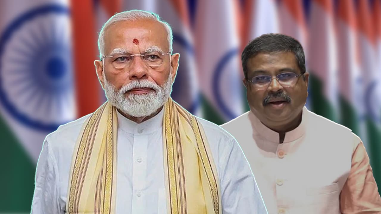 শিক্ষামন্ত্রী পদত্যাগ করতে চাইলেও রাজি হননি মোদি, পরে কেন বদল