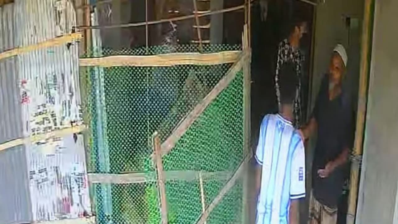 চট্টগ্রামে ২০ লাখ টাকা চাঁদা না পেয়ে ব্যবসায়ীর নির্মাণাধীন ভবনে হামলা ও ককটেল বিস্ফোরণ