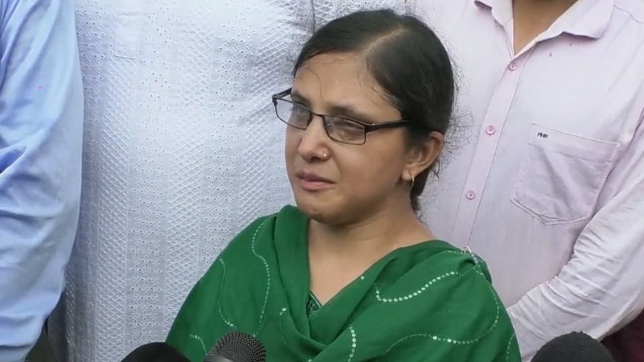 স্বাস্থ্যমন্ত্রীর তাৎক্ষণিক সিদ্ধান্তে চাকরি পাচ্ছেন দৃষ্টিপ্রতিবন্ধী শারমিন