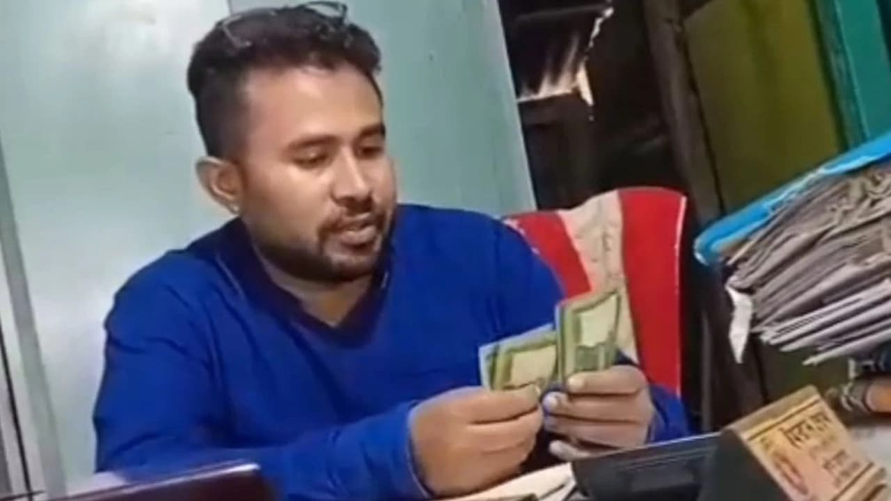 গুনে গুনে ঘুষ নেওয়া সেই ভূমি কর্মকর্তা বরখাস্ত