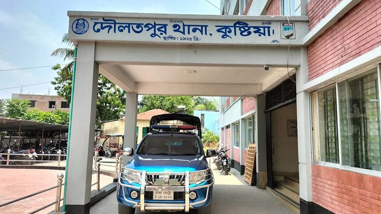 টর্চলাইটের আঘাতে বাবাকে হত্যার অভিযোগ ছেলের বিরুদ্ধে