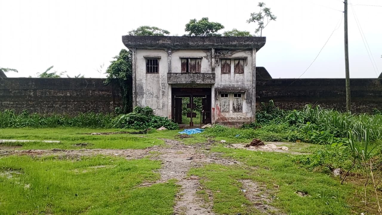 পরিত্যক্ত দেলদুয়ার জেলখানা এখন মাদকসেবীদের আস্তানা