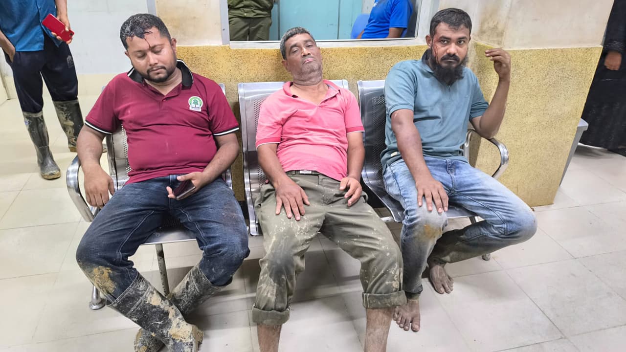 রামুতে বনভূমি উচ্ছেদ অভিযানে বনকর্মীদের ওপর হামলা, আহত ৫