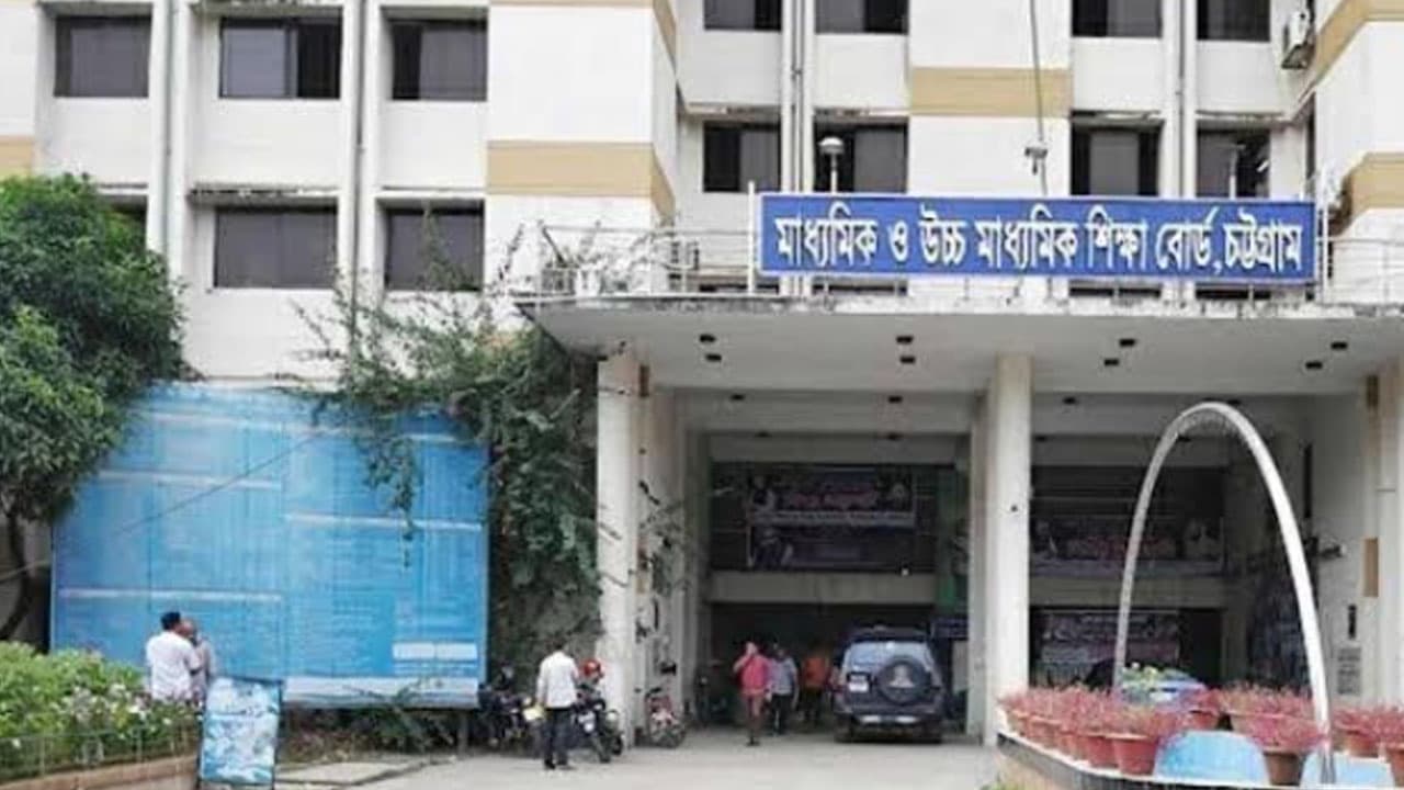 চট্টগ্রামে এইচএসসি পরীক্ষায় এআই ব্যবহার করে নকল, শিক্ষার্থী বহিষ্কৃত