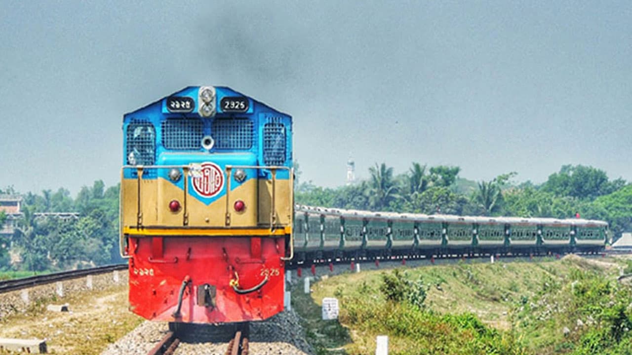 জয়পুরহাটে ট্রেনের ধাক্কায় যুবকের মৃত্যু