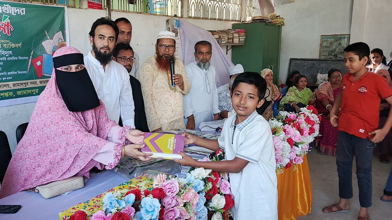 জামালপুরে বৃত্তিপ্রাপ্ত ক্ষুদে শিক্ষার্থীদের সংবর্ধনা