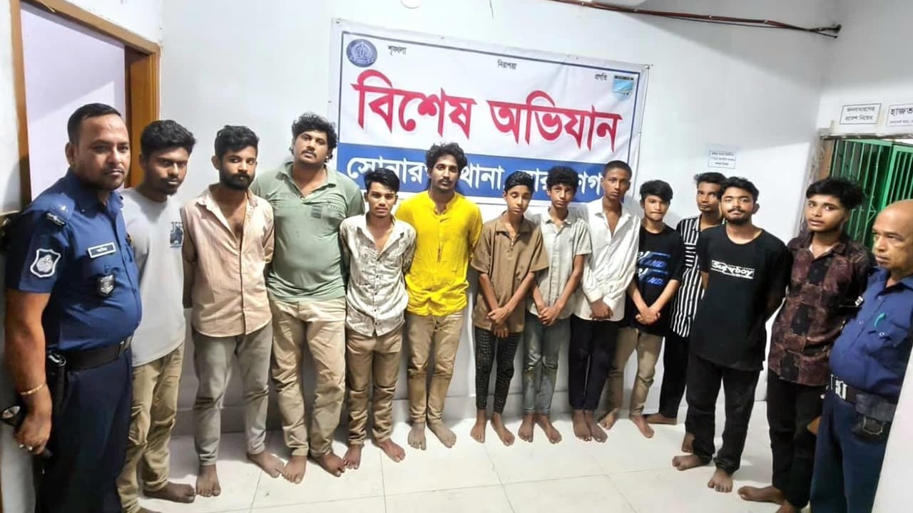 সোনারগাঁওয়ে বিশেষ অভিযান: নিষিদ্ধ ছাত্রলীগের ১২ নেতাকর্মী গ্রেপ্তার