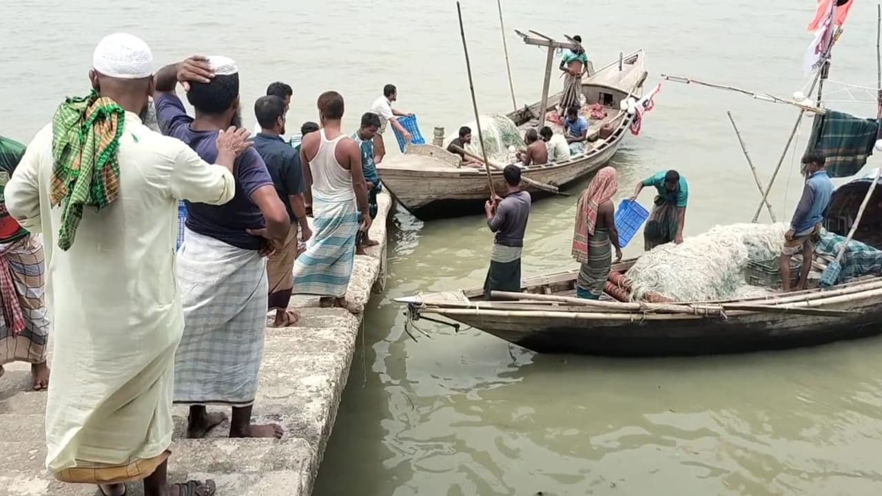 ভোলার নদী-সাগরে ইলিশের আকাল, দিশেহারা লক্ষাধিক জেলে