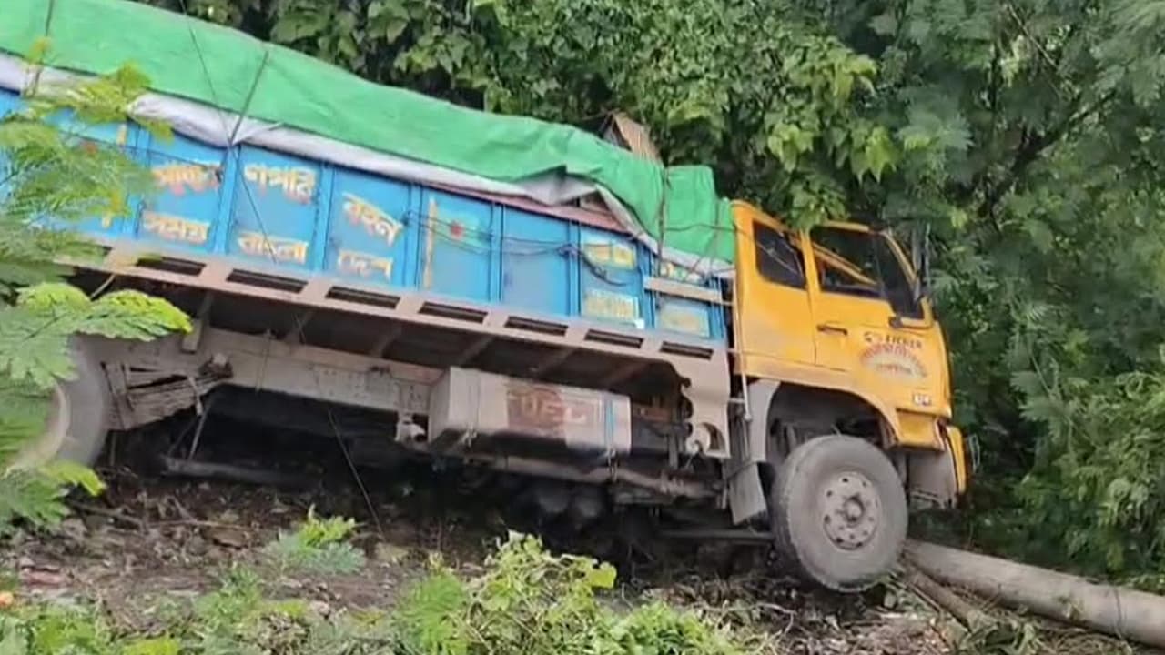 সোনারগাঁয়ে ট্রাক দুর্ঘটনা: রাজমিস্ত্রির মৃত্যু, আহত চার