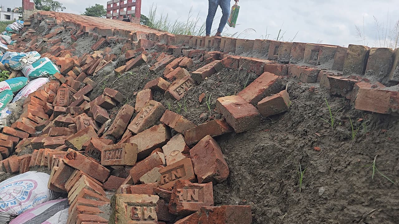 সাভারে উদ্বোধনের আগেই ধসে পড়ল ৪ কোটি টাকার সড়ক