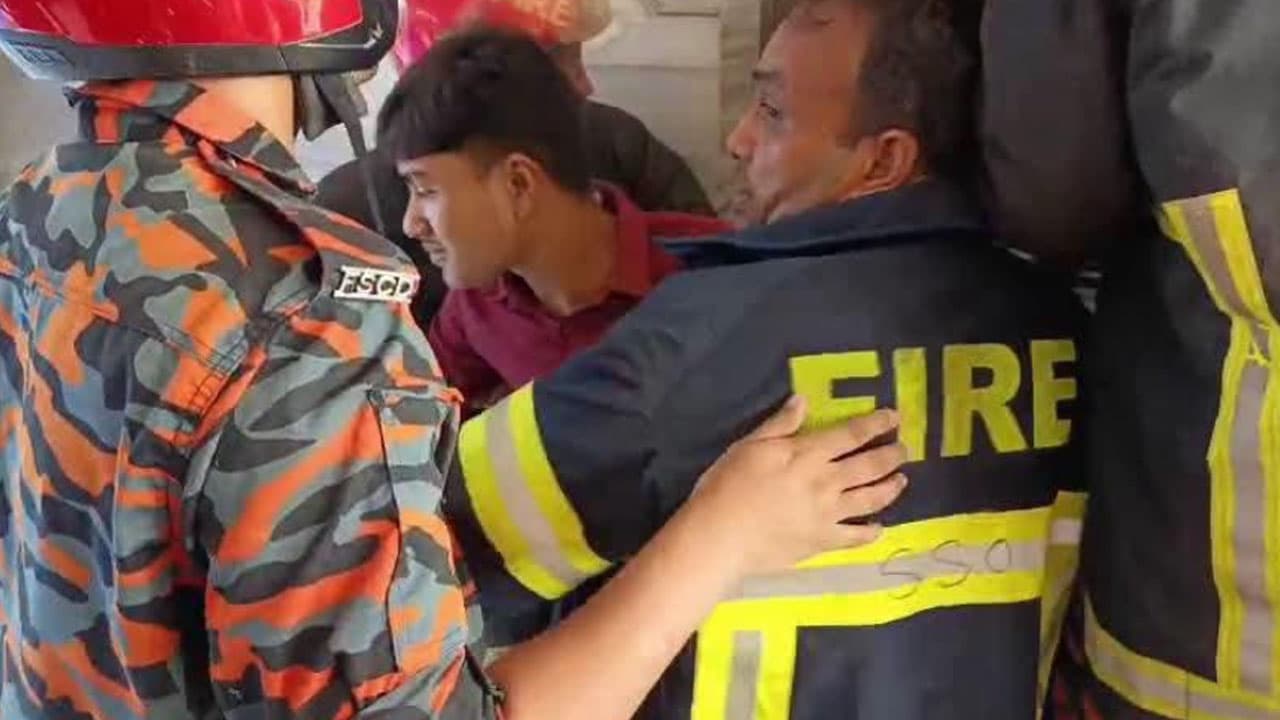 নেত্রকোনায় সমাজসেবা ভবনের লিফটে আটকে পড়া ৭ প্রশিক্ষণার্থী উদ্ধার