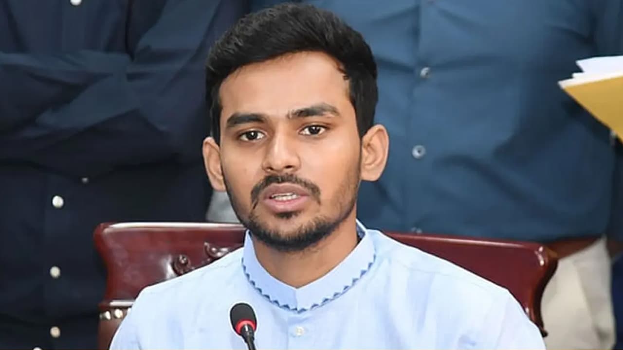 পুলিশের উপস্থিতিতেই নাসীরুদ্দীন ও সারজিসের গাড়িবহরে হামলা: অভিযোগ আসিফ মাহমুদের