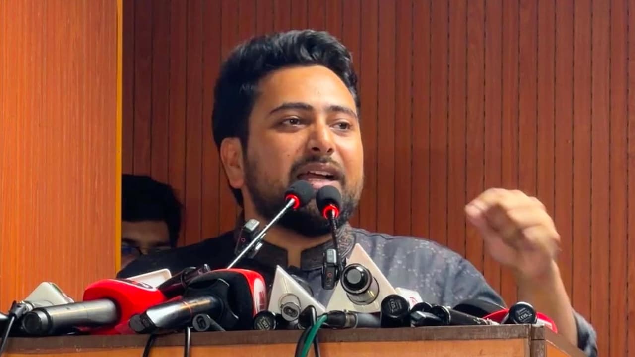 ১২ প্রতিষ্ঠানে চুক্তিভিত্তিক নিয়োগ নিয়ে নাহিদ ইসলামের তীব্র সমালোচনা