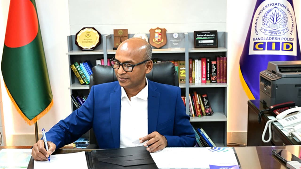 সিআইডির প্রধান হিসেবে দায়িত্ব নিলেন ব্যারিস্টার মোশাররফ হোছাইন