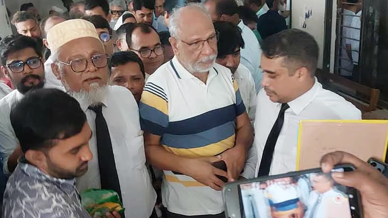 গ্রেপ্তার না হলে ট্রাইব্যুনালে আত্মসমর্পণ করবেন লতিফ সিদ্দিকী