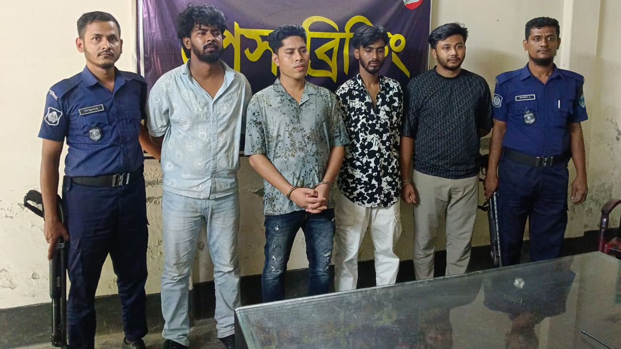 ডেভিড ইমনের তিন সহযোগীর পরিচয় প্রকাশ করল পুলিশ