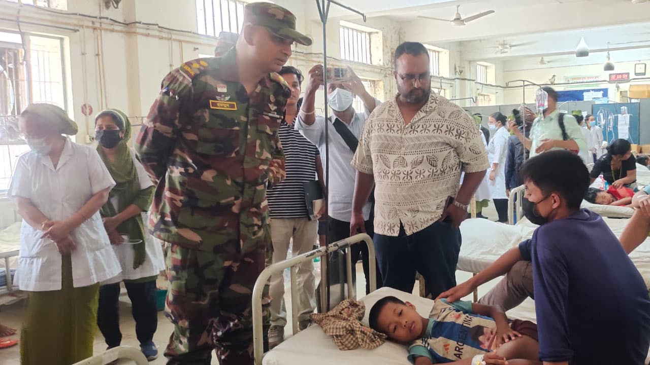 বান্দরবানে হাম আক্রান্ত রোগীদের পাশে সেনাবাহিনী