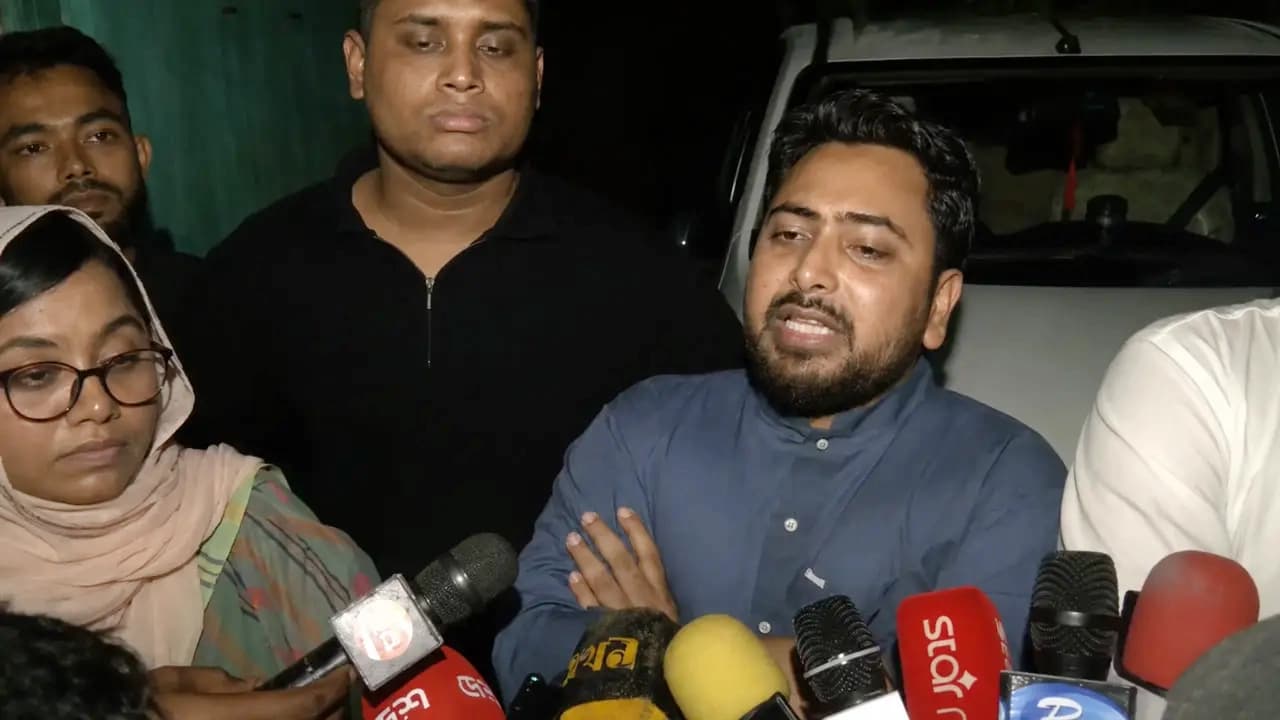 সরকার স্বৈরাচারের পথেই হাঁটছে: নাহিদ ইসলাম