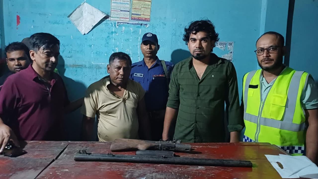 কুষ্টিয়ায় অবৈধ অস্ত্র কিনতে গিয়ে গণপিটুনি, ভাঙা বন্দুকসহ আটক ২