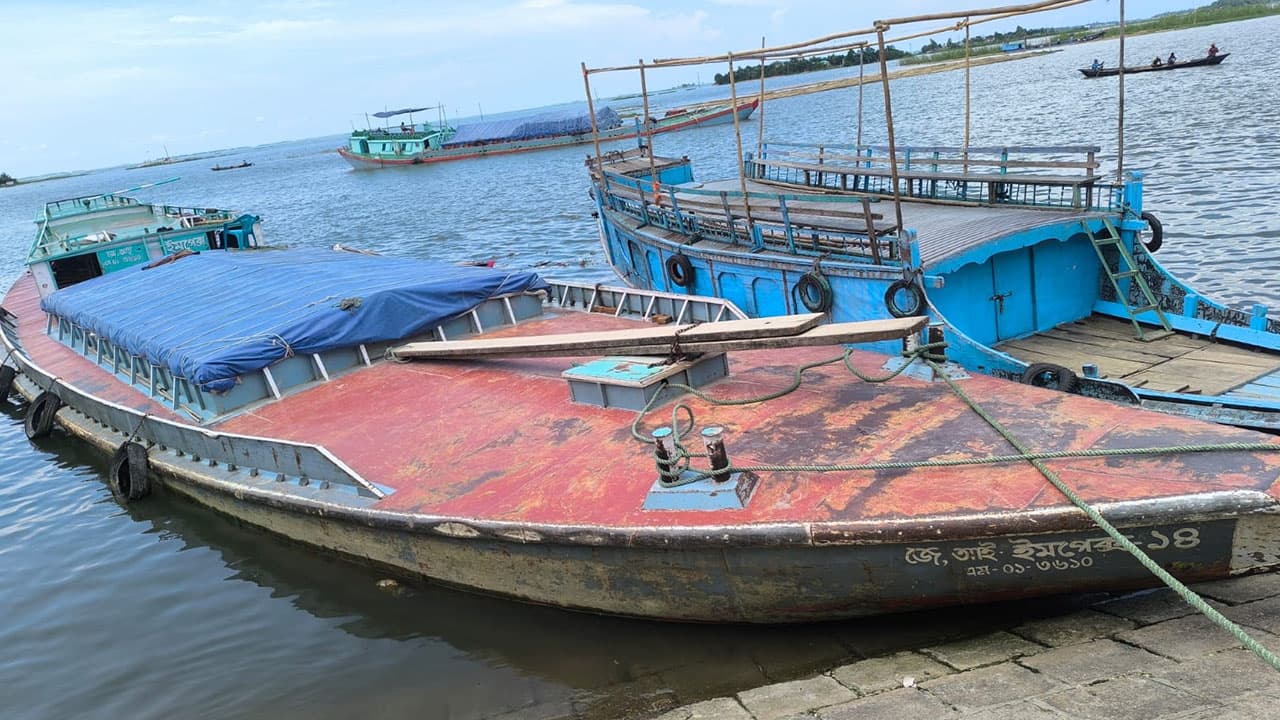 ইটনায় বাল্কহেডে ডাকাতি: নগদ টাকা না পেয়ে ইঞ্জিন খুলে নিয়ে গেল ডাকাতরা