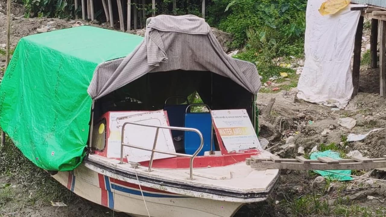 লক্ষ্মীপুরে ২২ লাখ টাকার সরকারি ওয়াটার অ্যাম্বুলেন্স তিন বছর ধরে অকেজো