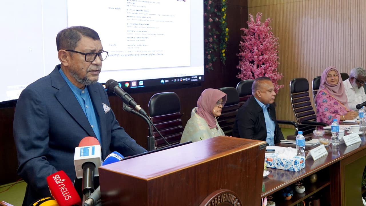 ওষুধের চেয়ে মানবিক আচরণ ও রোগ প্রতিরোধে গুরুত্ব দেওয়ার আহ্বান স্বাস্থ্যমন্ত্রীর