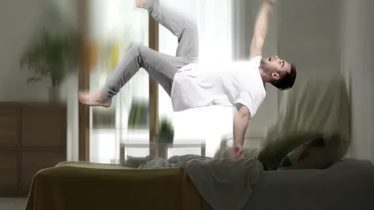 ঘুমের মধ্যে ঝাঁকুনি: কারণ ও প্রতিকার