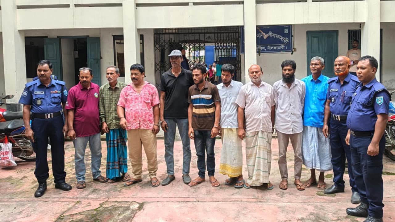 ডিমলায় জুয়ার আসর থেকে যুবদল আহ্বায়কসহ ৮ গ্রেপ্তার