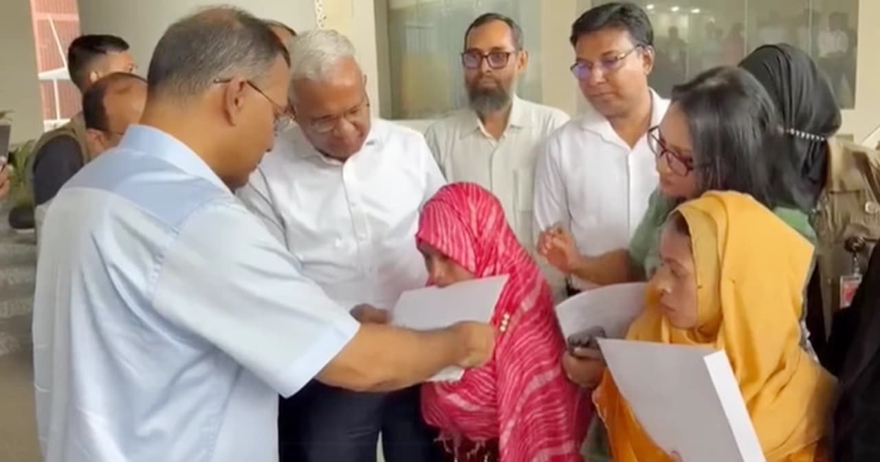 প্রধানমন্ত্রীর হাত থেকে নিয়োগপত্র পেয়ে উচ্ছ্বসিত ৩ শারীরিক প্রতিবন্ধী