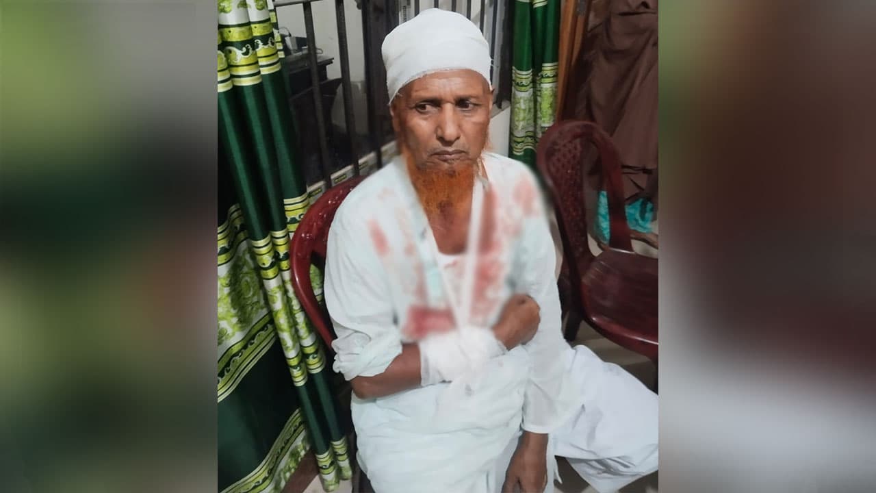 সিরাজদিখানে স্বেচ্ছাসেবক দল নেতার বিরুদ্ধে বৃদ্ধকে মারধরের অভিযোগ