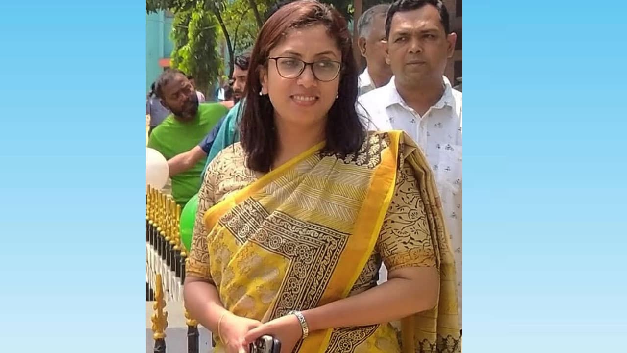 আদালতের নির্দেশ পালনে গাফিলতি: মহাদেবপুর ইউএনও-কে শোকজ