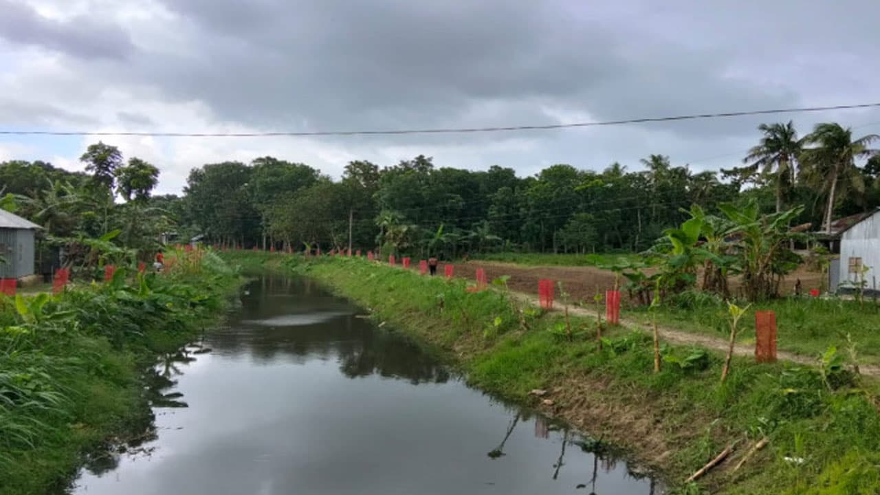 বালিয়াকান্দি উপজেলায় খাল পুনঃখনন শেষে ১৭ লাখ টাকা সরকারি কোষাগারে ফেরত