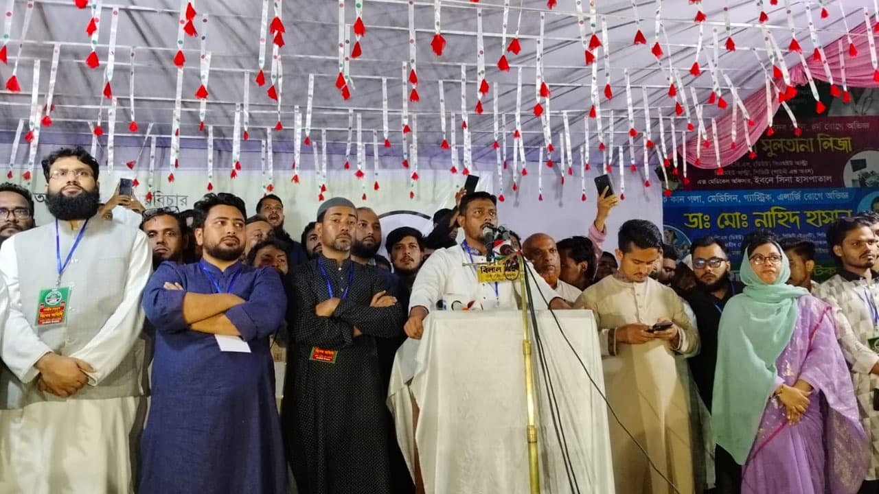 তারেক রহমানকে গণতন্ত্র অথবা সন্ত্রাসের পথ বেছে নেওয়ার আহ্বান নাসীরুদ্দীনের
