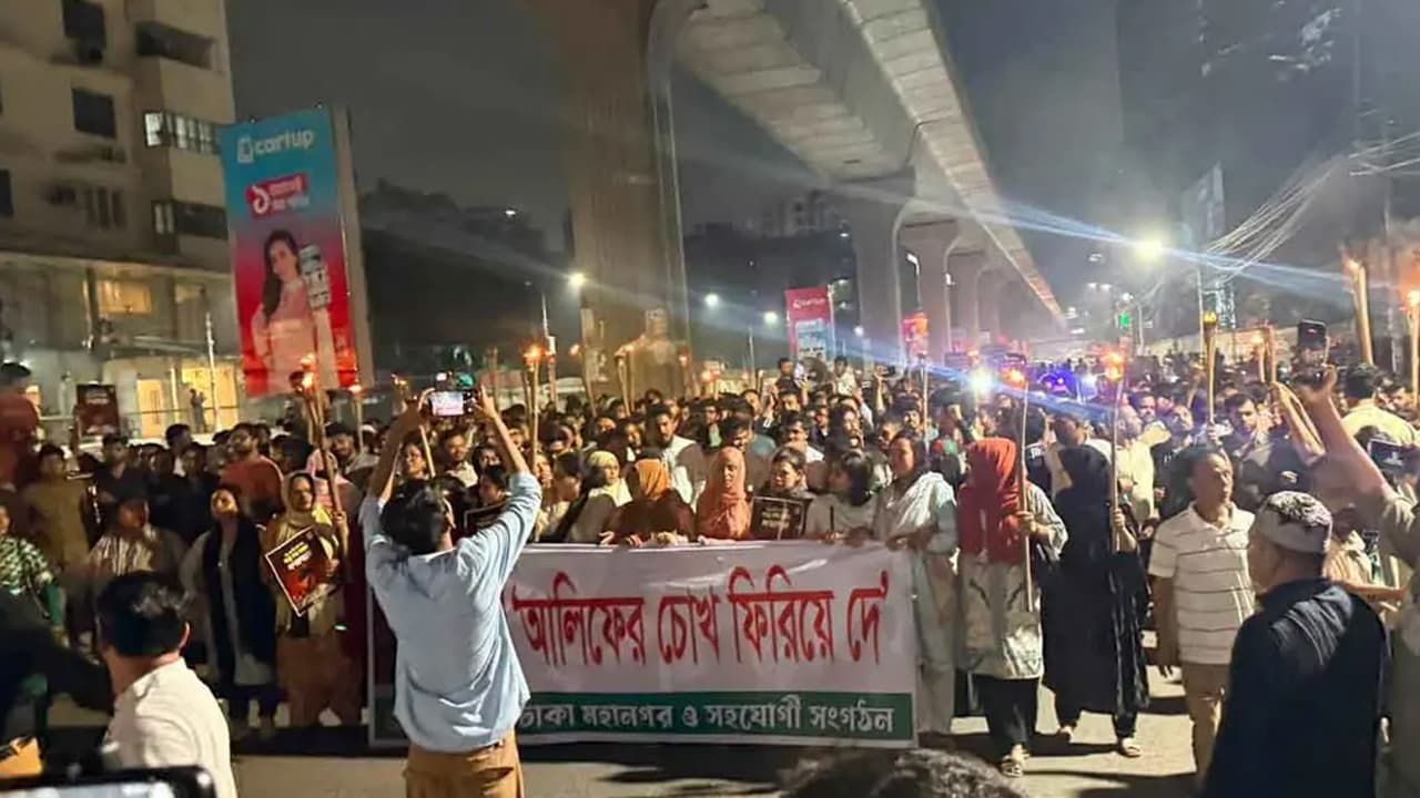 রাজধানীতে এনসিপির প্রতিবাদী মশাল মিছিল