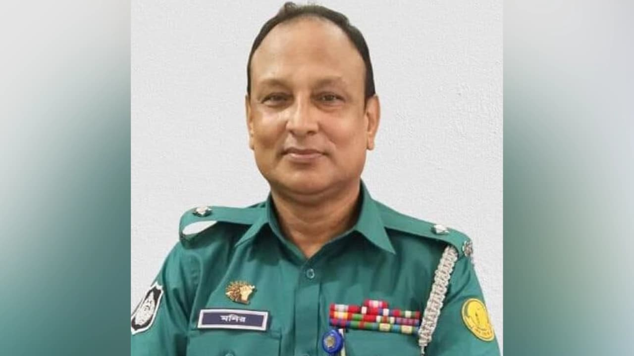 মোগলাবাজার থানার ওসি মো. মনির হোসেনের বিরুদ্ধে কম্বল আত্মসাতের অভিযোগ