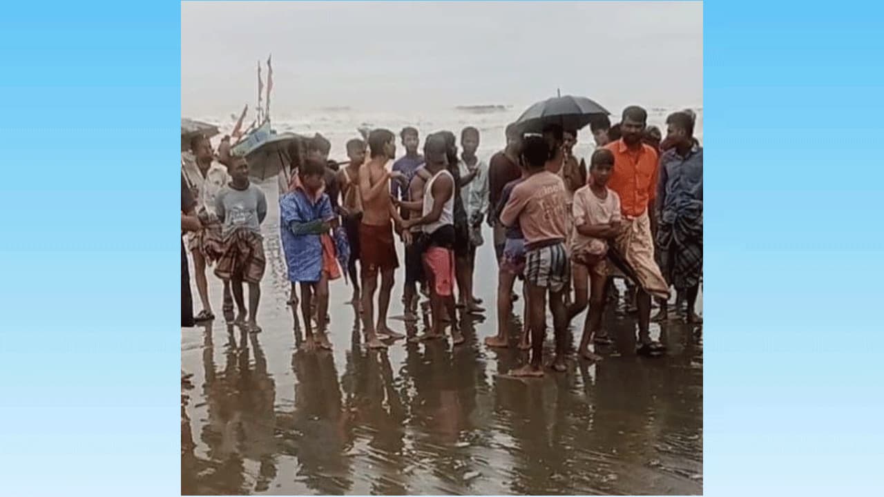 টেকনাফে রোহিঙ্গাবাহী নৌকাডুবি, নিখোঁজ ১৩