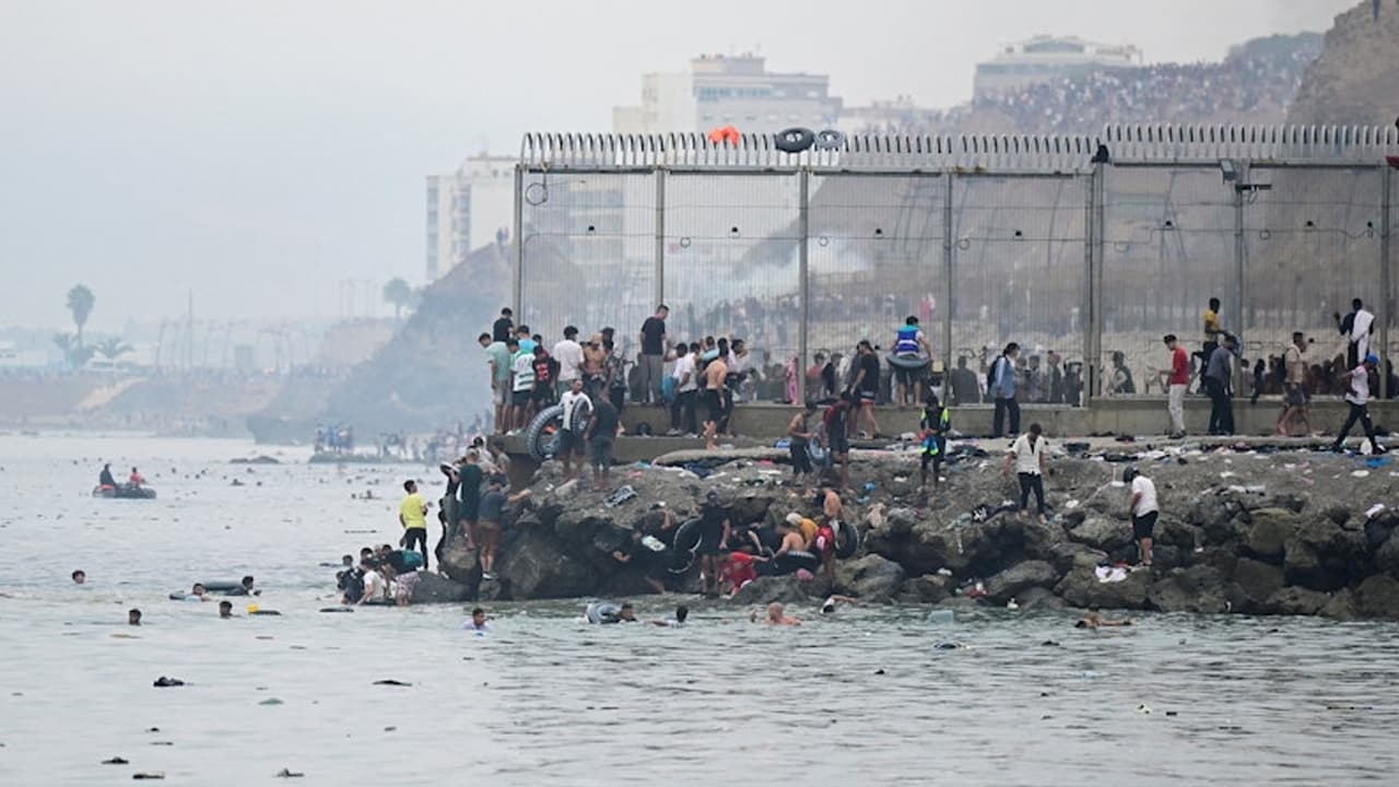 স্পেনের সেউতায় এক দিনে ৫০ হাজার অভিবাসীর প্রবেশ, নিহত ১৯