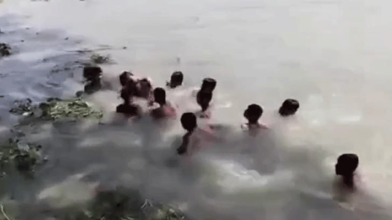 গাজীপুরে বন্ধুকে বাঁচাতে গিয়ে নদীতে ডুবে দুই শিক্ষার্থীর মৃত্যু