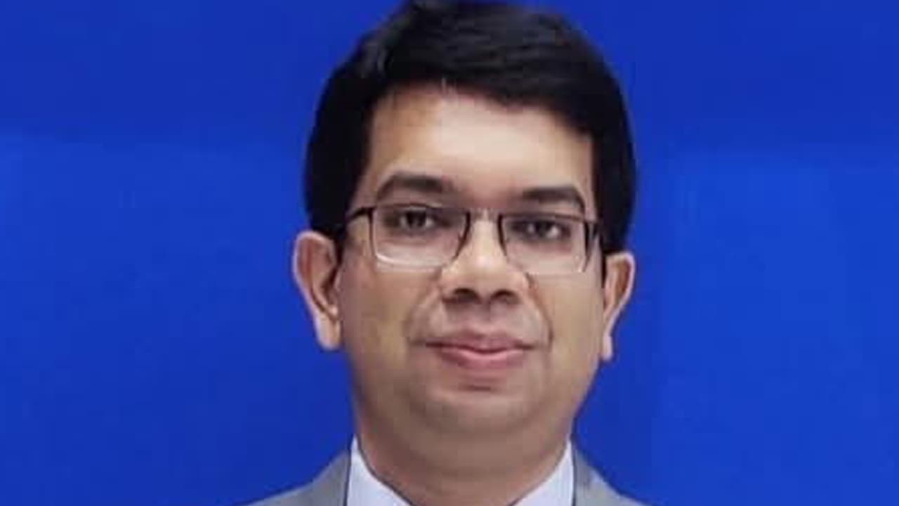 মনোহরদীতে খাল খনন শেষে প্রায় ৪৮ লাখ টাকা সরকারি কোষাগারে ফেরত দিলেন ইউএনও